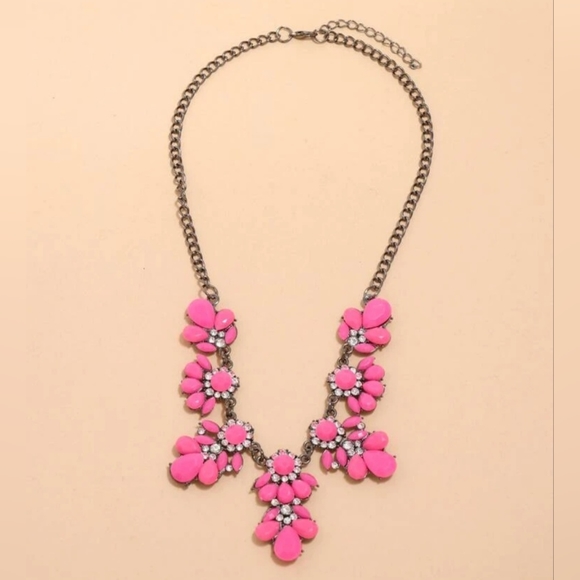 Rhinestone Flower Decor Necklace - Picture 3 of 6